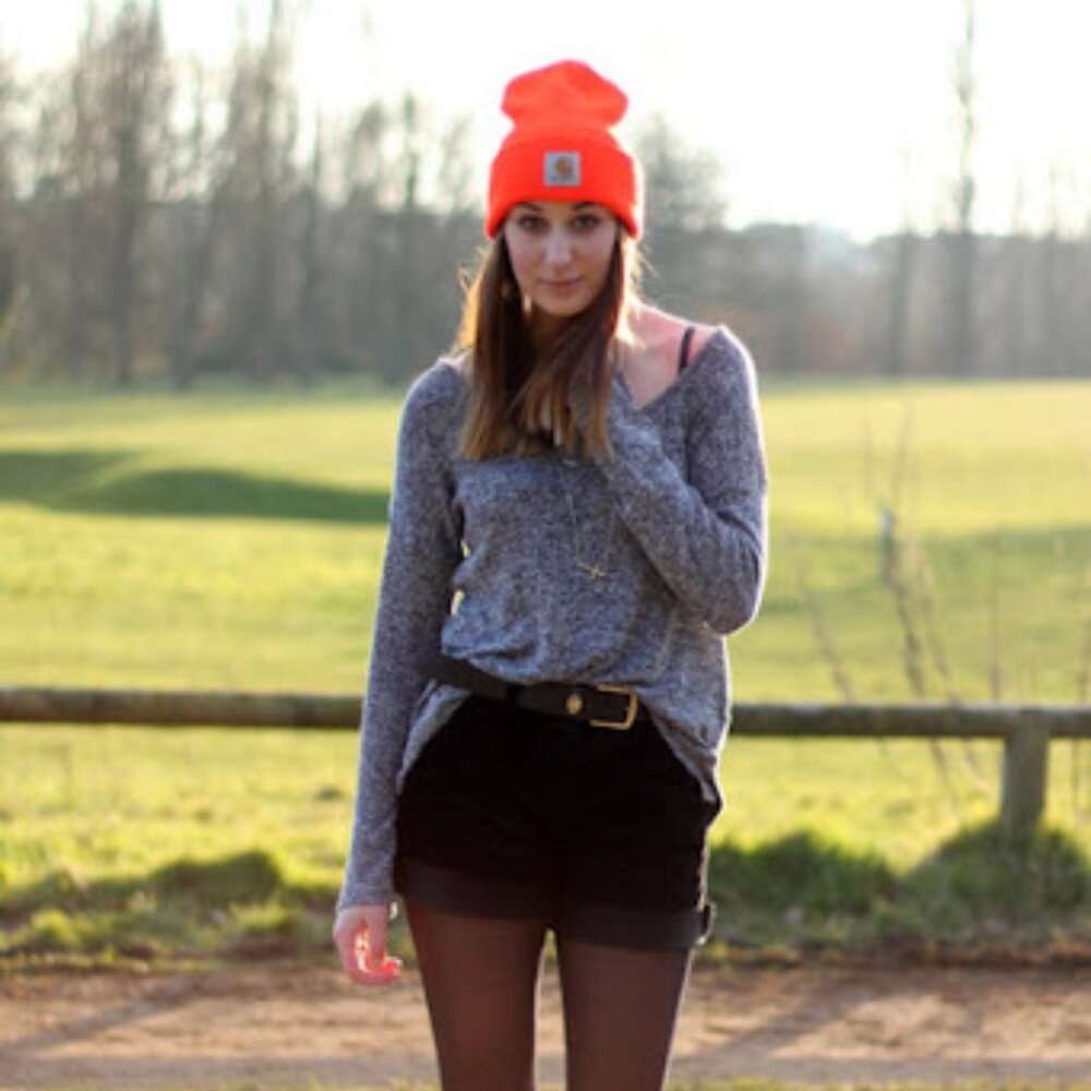 Bright orange women’s Carhartt beanie - Picture 2 of 4